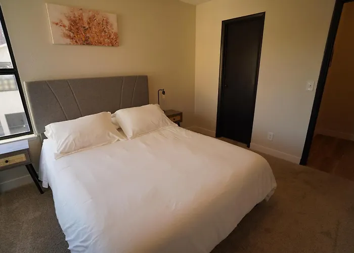 5Min To Strip Newly Renovated Luxury Villa With Pool