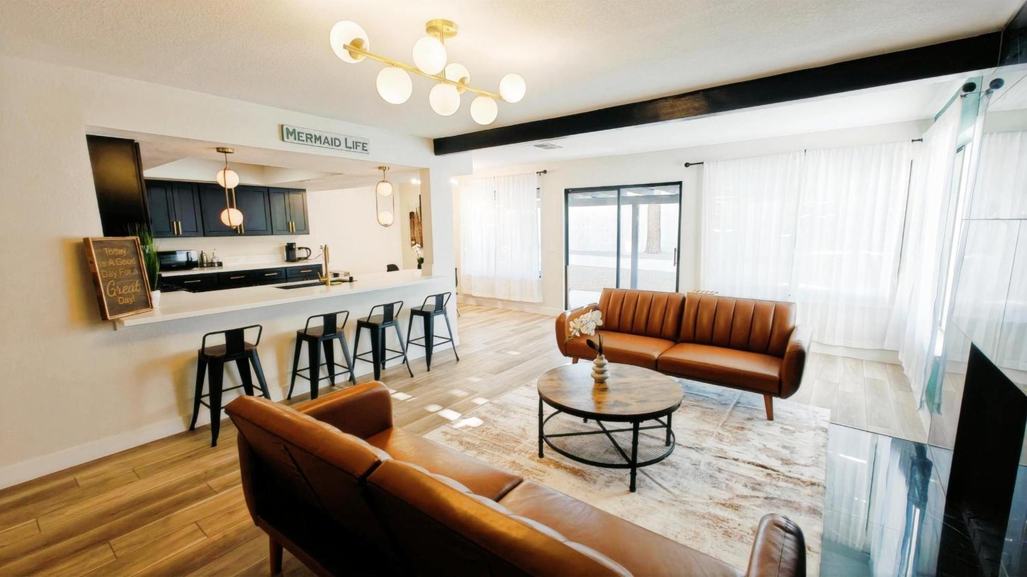 5min To Strip Newly Renovated Luxury With Pool Villa